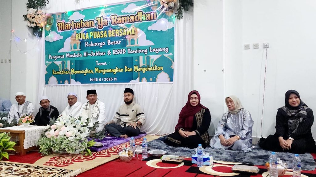 Bupati Bartim M.Yamin dan Ketua tum PKK bartim beserta Wakil Bupati Bartim , hadiri buka bersama di RSUD Tamiang layang